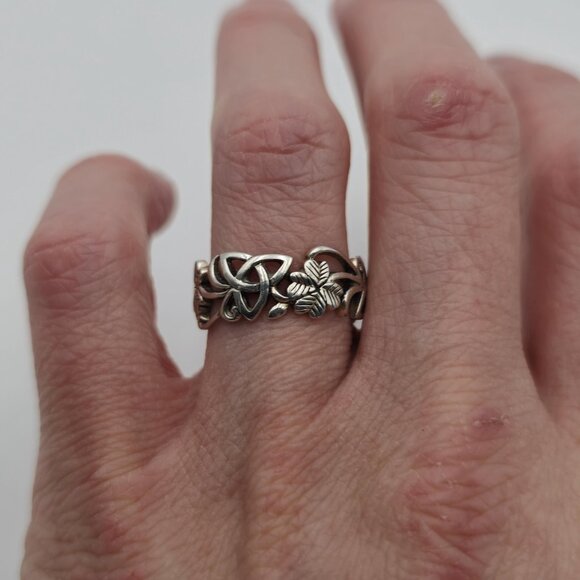 Size 8.25 Sterling Silver Beautiful Flower Celtic Band Ring A3159 - Picture 3 of 8